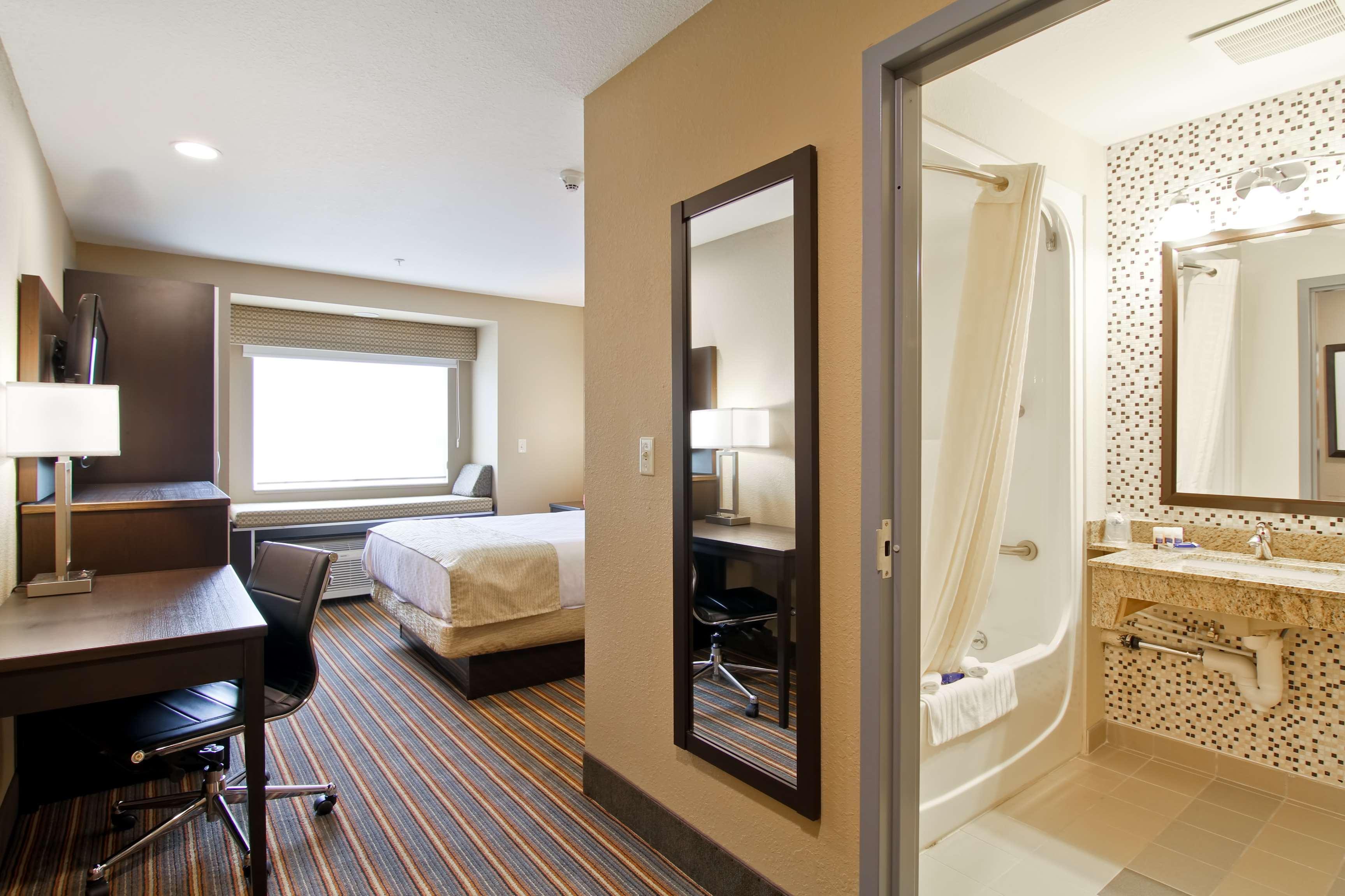 Best Western Plus Woodstock Inn & Suites Экстерьер фото