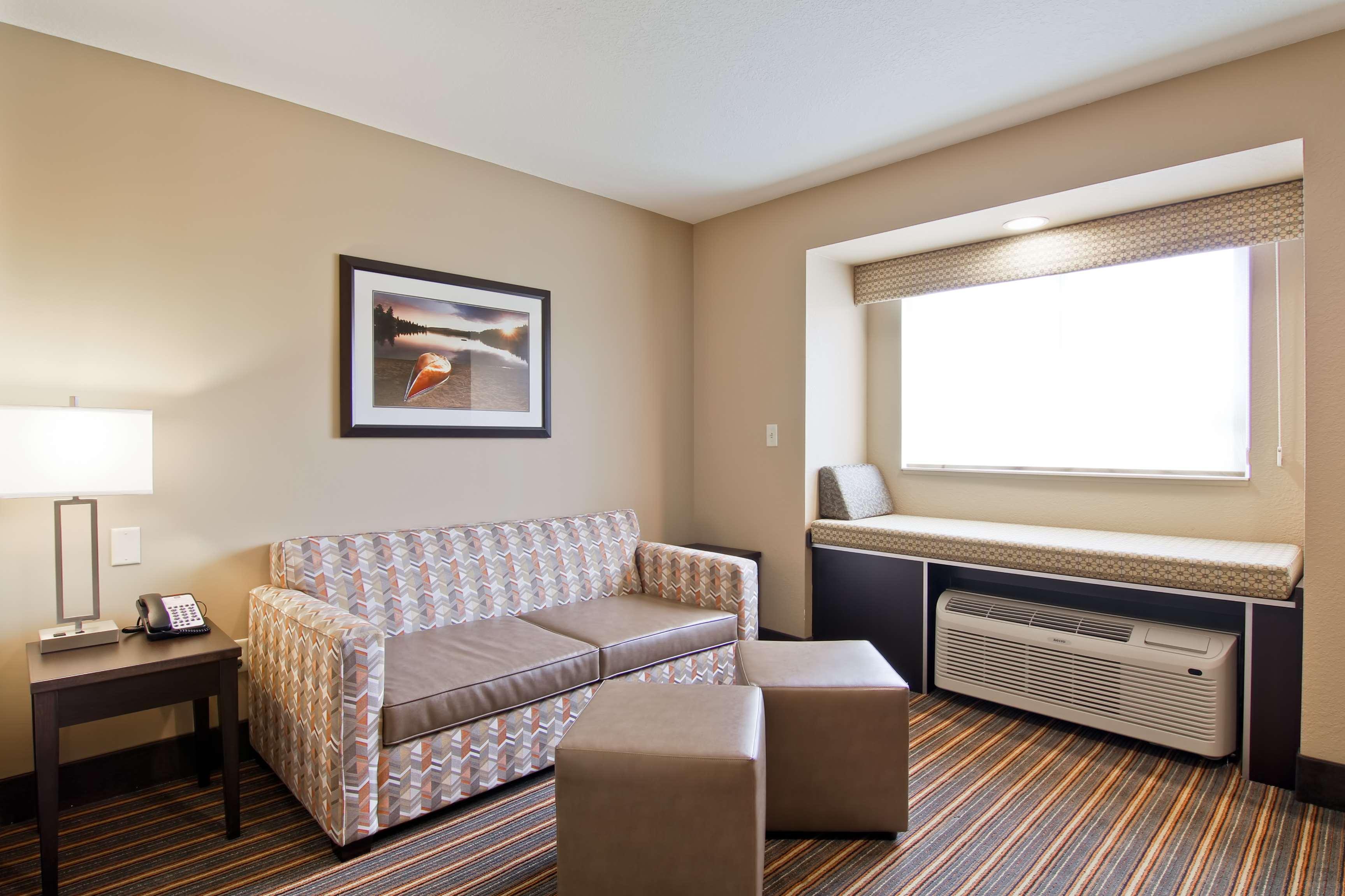 Best Western Plus Woodstock Inn & Suites Экстерьер фото