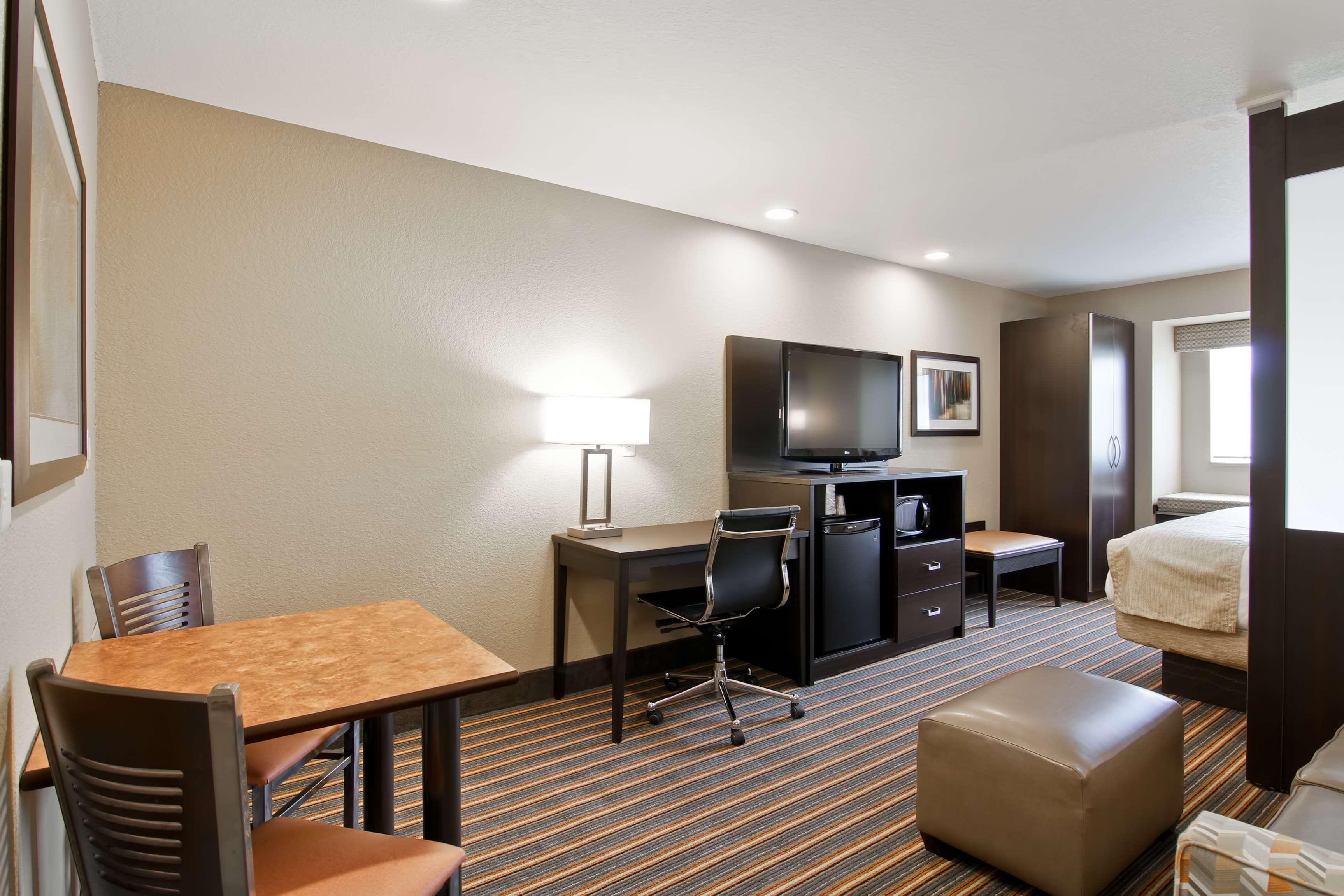 Best Western Plus Woodstock Inn & Suites Экстерьер фото