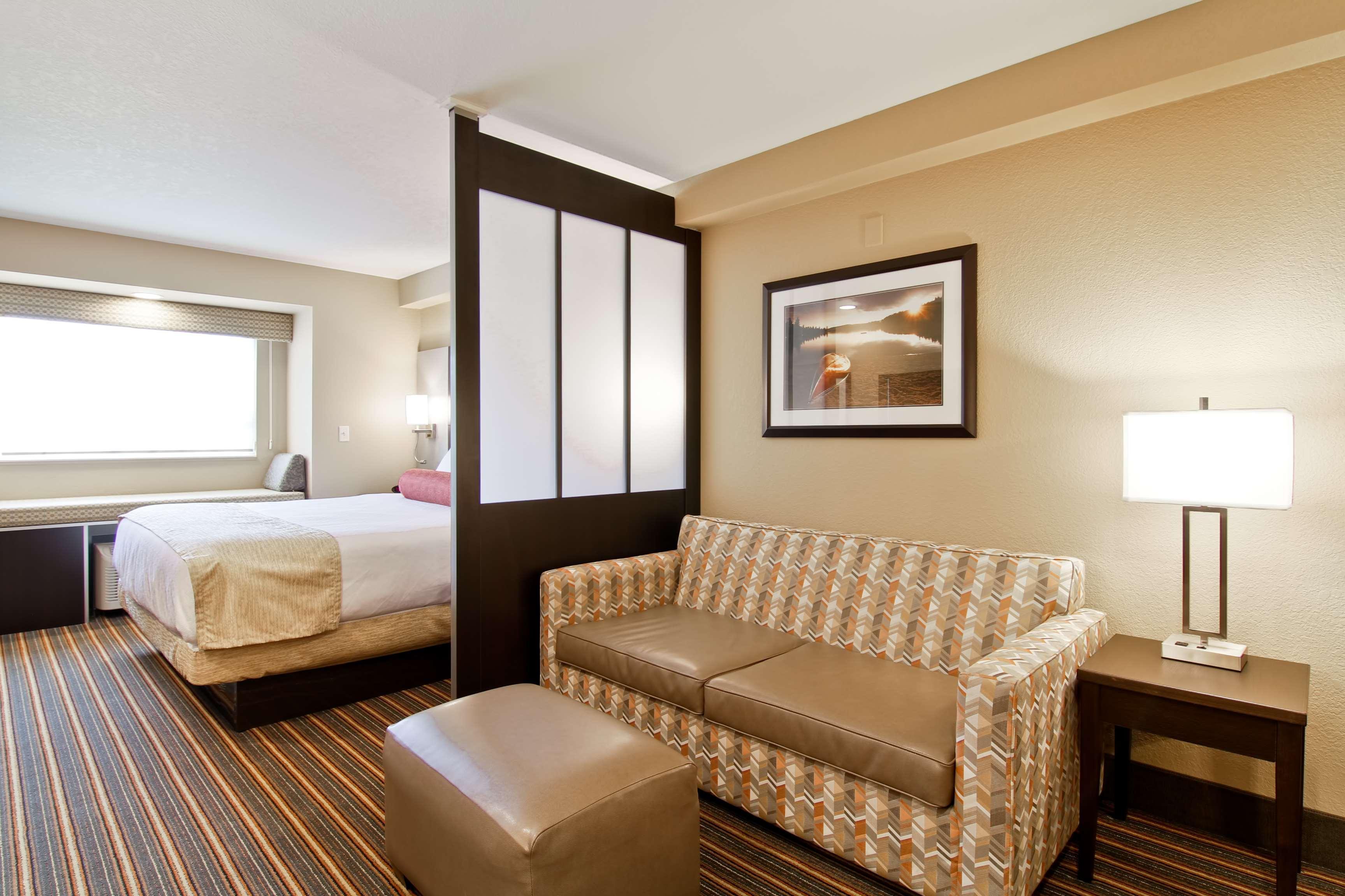 Best Western Plus Woodstock Inn & Suites Экстерьер фото