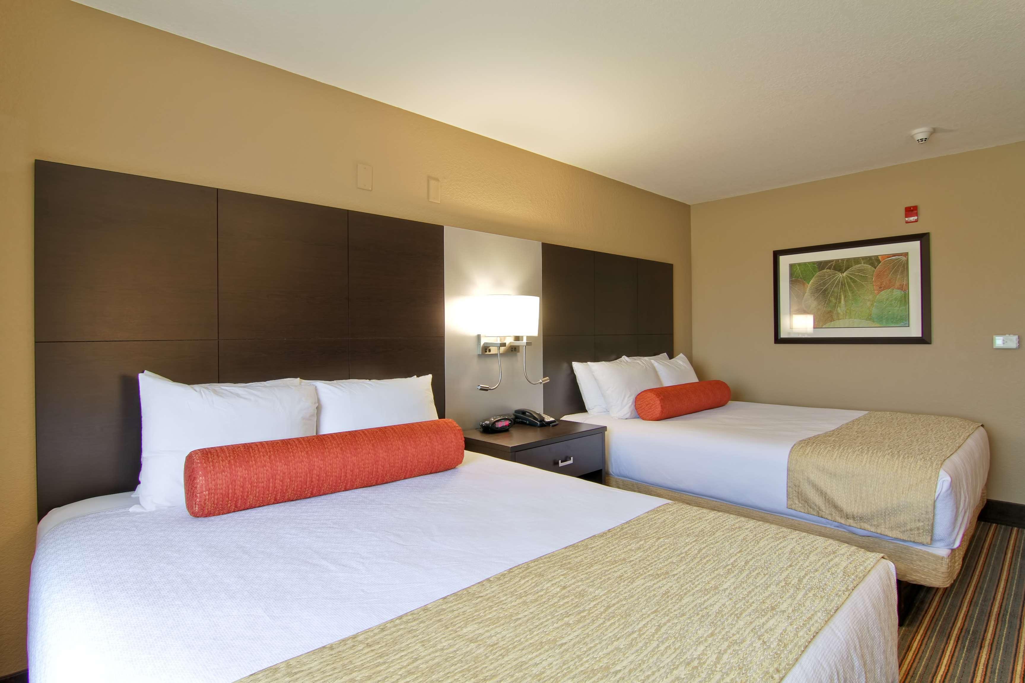 Best Western Plus Woodstock Inn & Suites Экстерьер фото