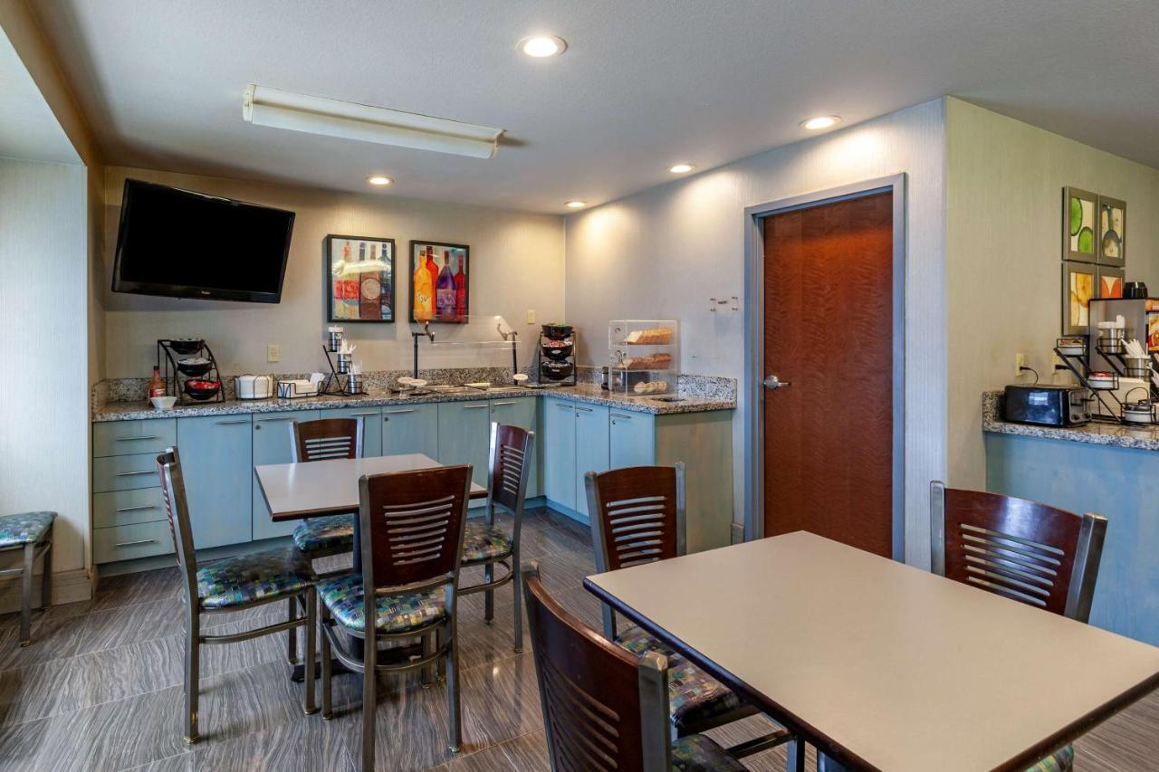 Best Western Plus Woodstock Inn & Suites Экстерьер фото