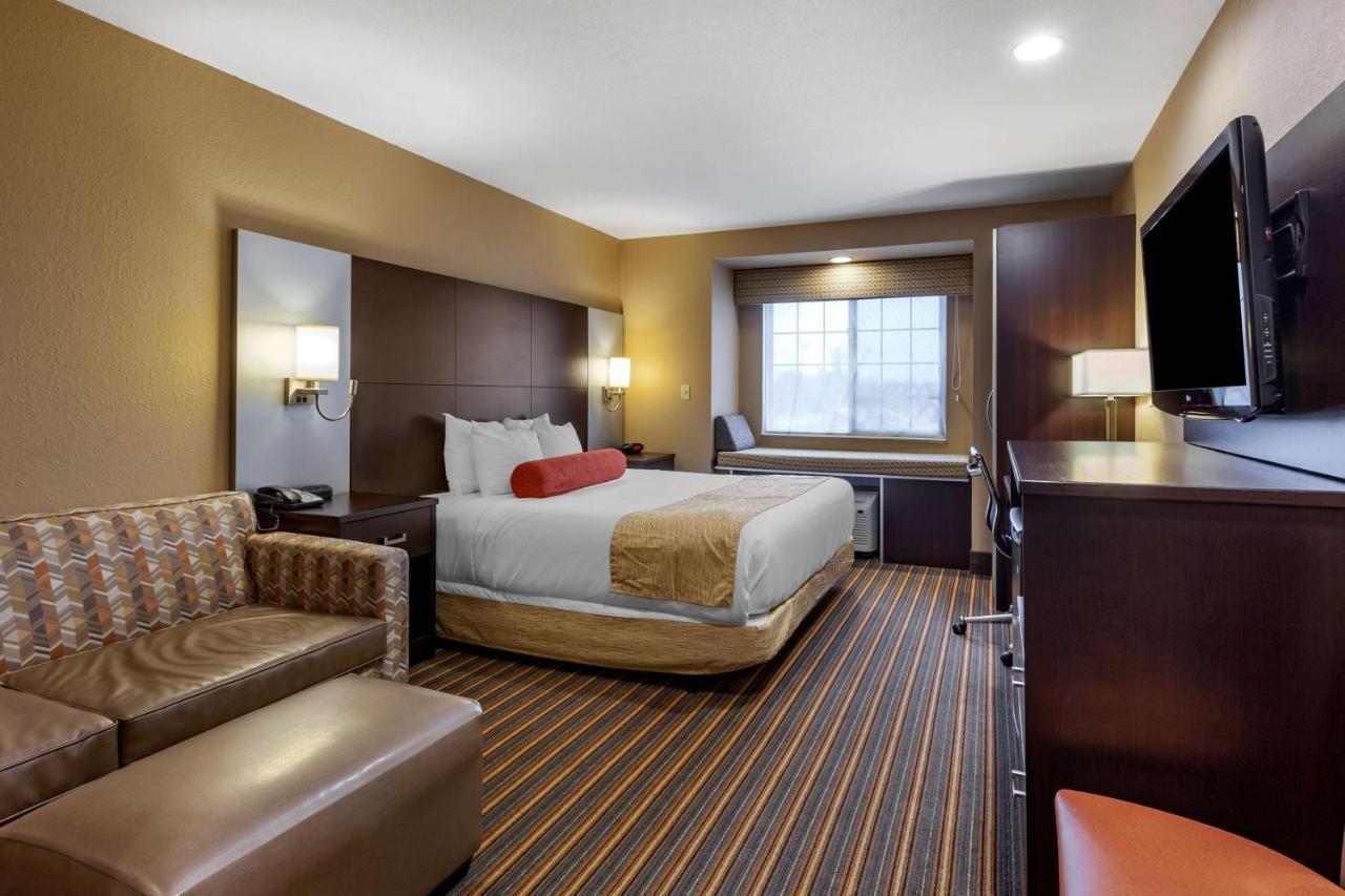 Best Western Plus Woodstock Inn & Suites Экстерьер фото