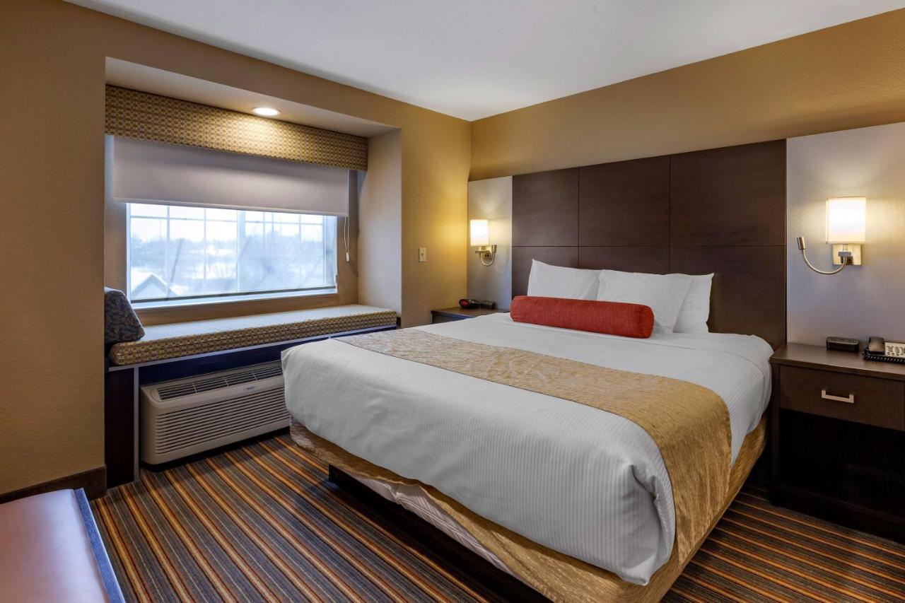 Best Western Plus Woodstock Inn & Suites Экстерьер фото