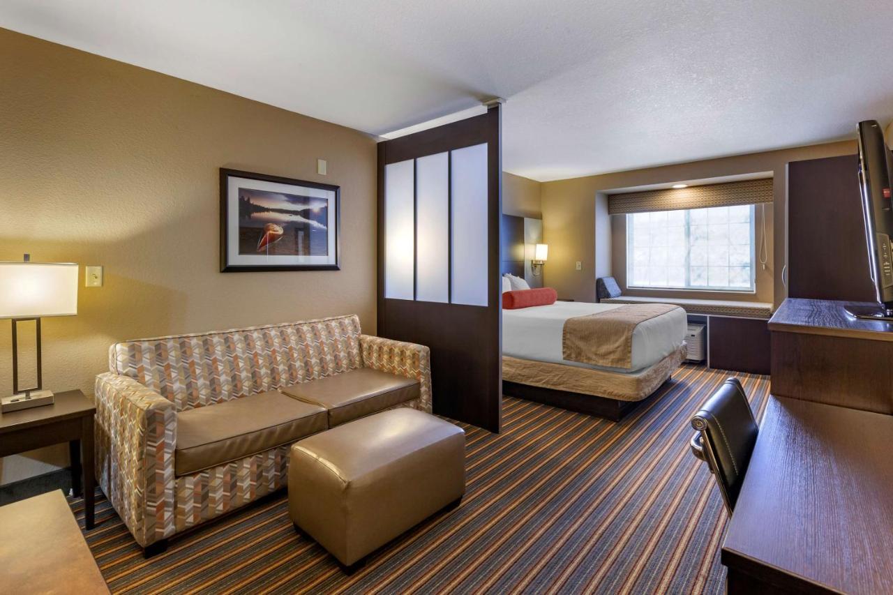 Best Western Plus Woodstock Inn & Suites Экстерьер фото