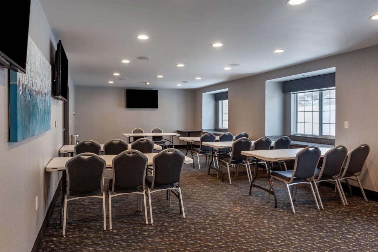 Best Western Plus Woodstock Inn & Suites Экстерьер фото
