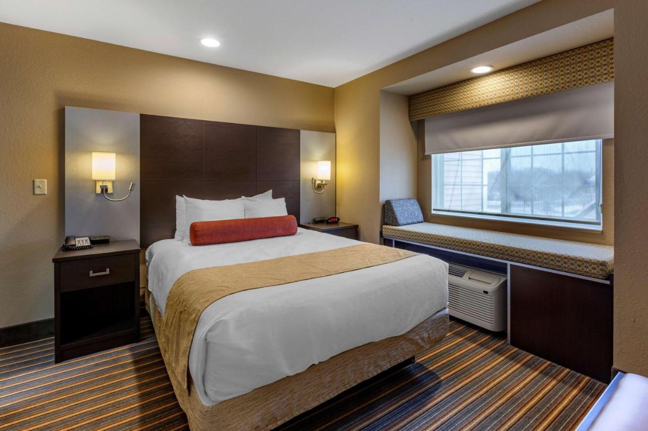 Best Western Plus Woodstock Inn & Suites Экстерьер фото