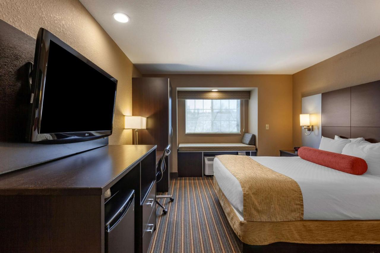 Best Western Plus Woodstock Inn & Suites Экстерьер фото