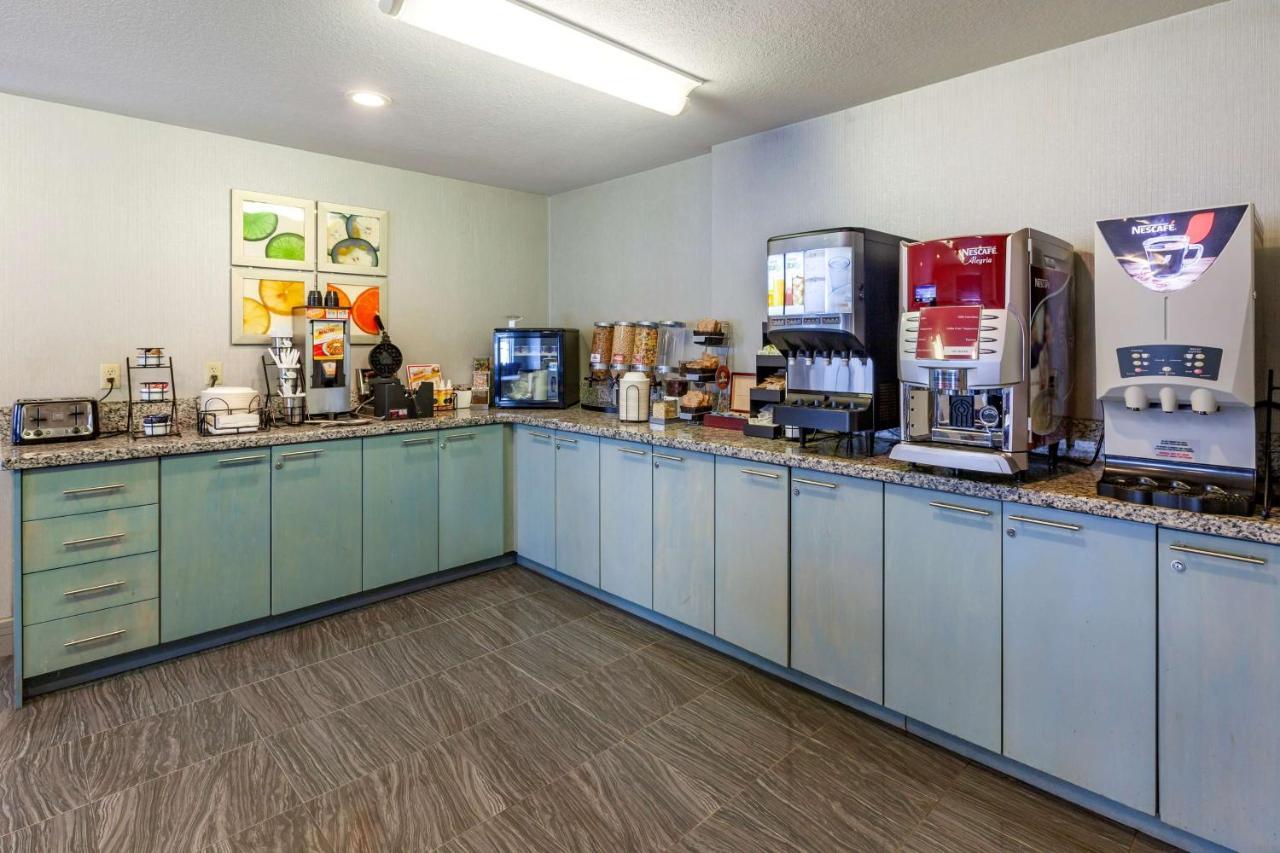 Best Western Plus Woodstock Inn & Suites Экстерьер фото