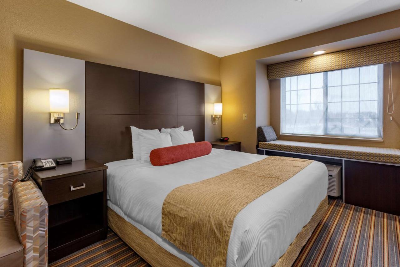 Best Western Plus Woodstock Inn & Suites Экстерьер фото