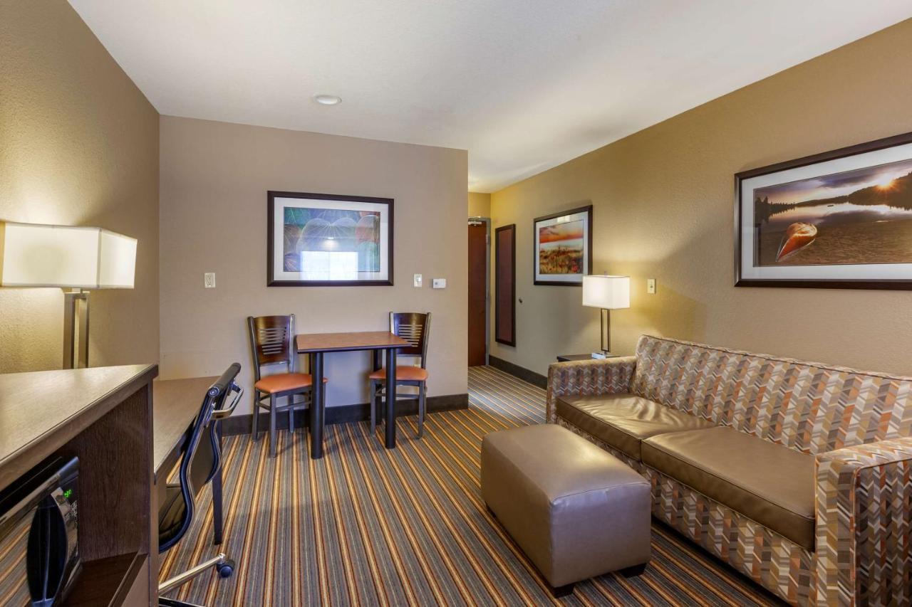 Best Western Plus Woodstock Inn & Suites Экстерьер фото