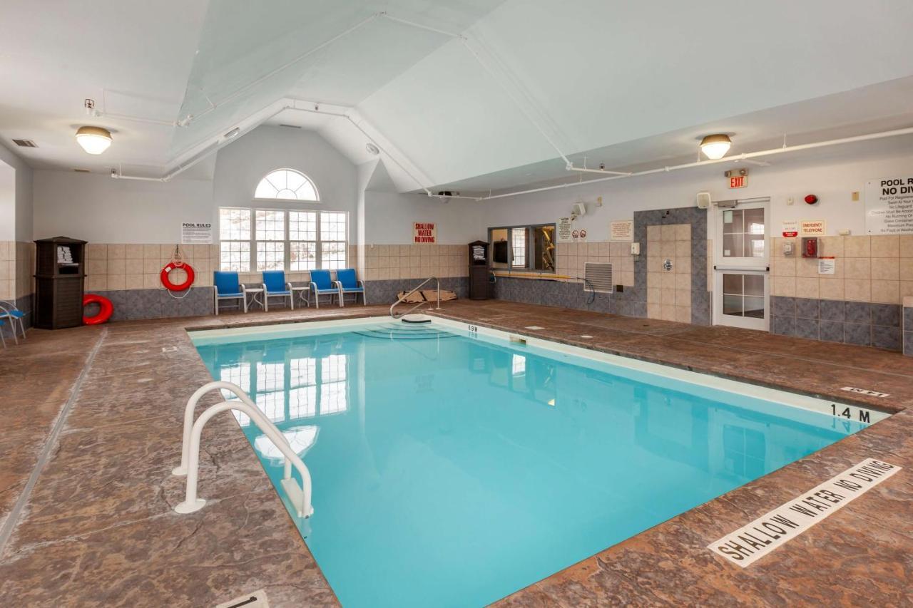 Best Western Plus Woodstock Inn & Suites Экстерьер фото