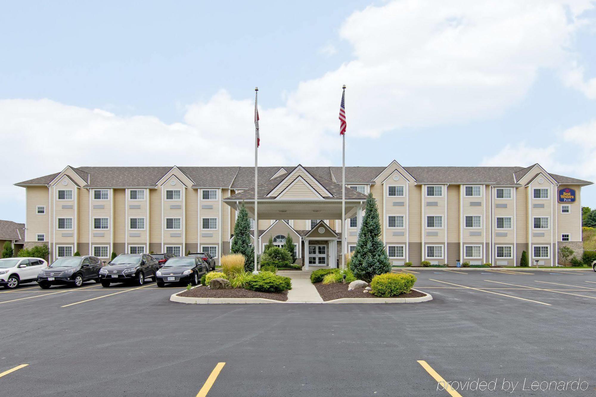 Best Western Plus Woodstock Inn & Suites Экстерьер фото